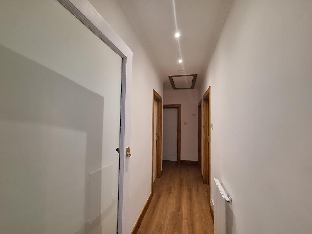 ホテル Uplands Grove Bungalow ウォルヴァーハンプトン エクステリア 写真