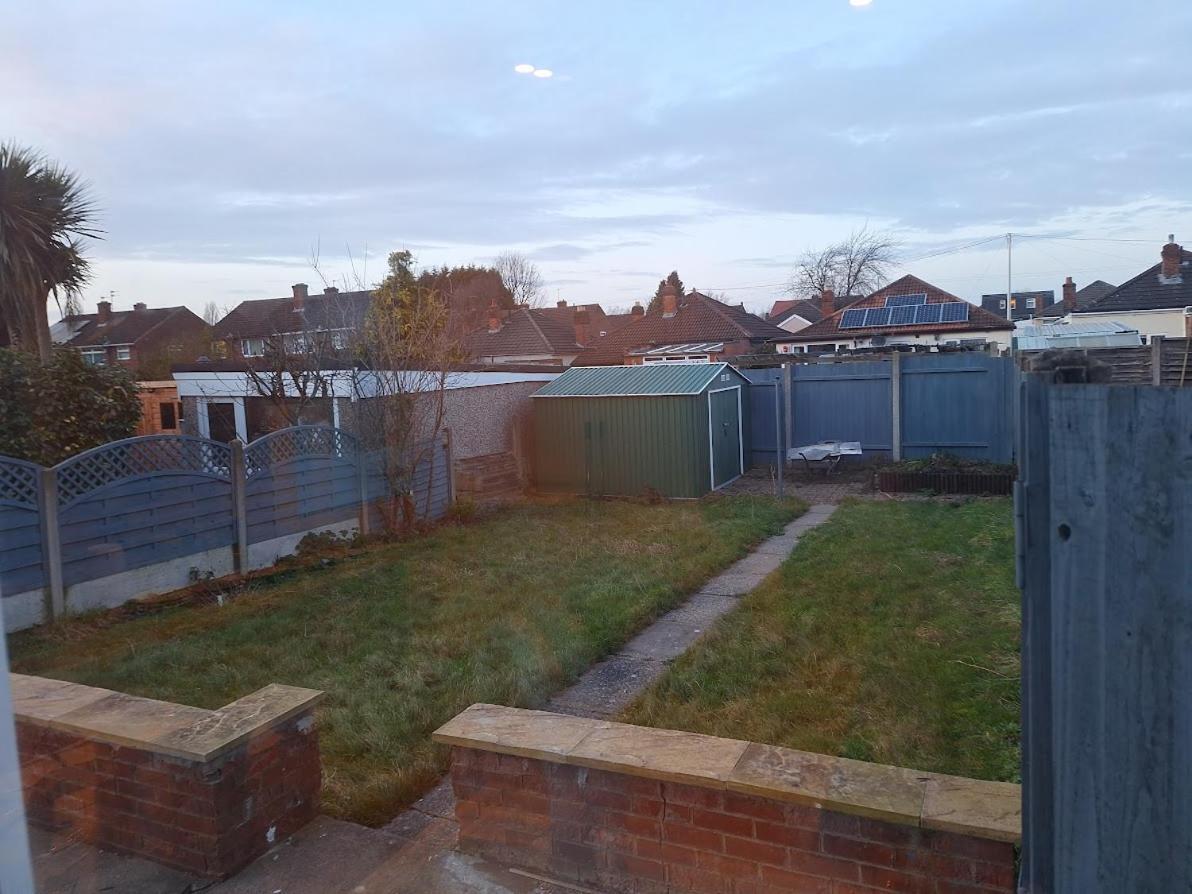 ホテル Uplands Grove Bungalow ウォルヴァーハンプトン エクステリア 写真